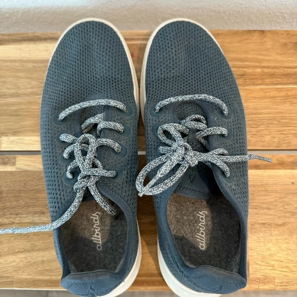 Allbirds- Women’s Tree Runners in Navy Night - Size 9